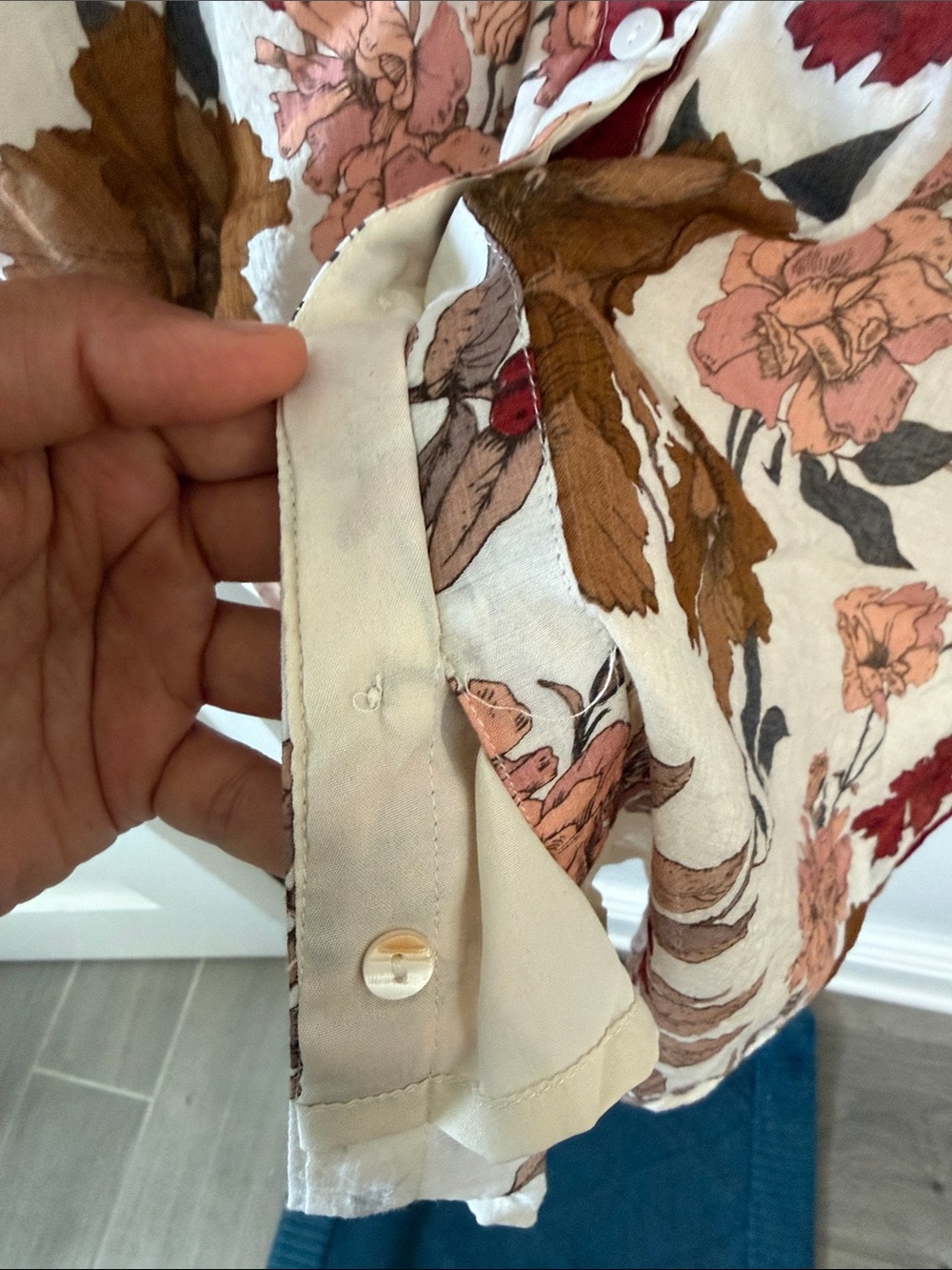 Women's White Floral Button-Up Top with Red & Brown Blooms - Picture 4 of 7